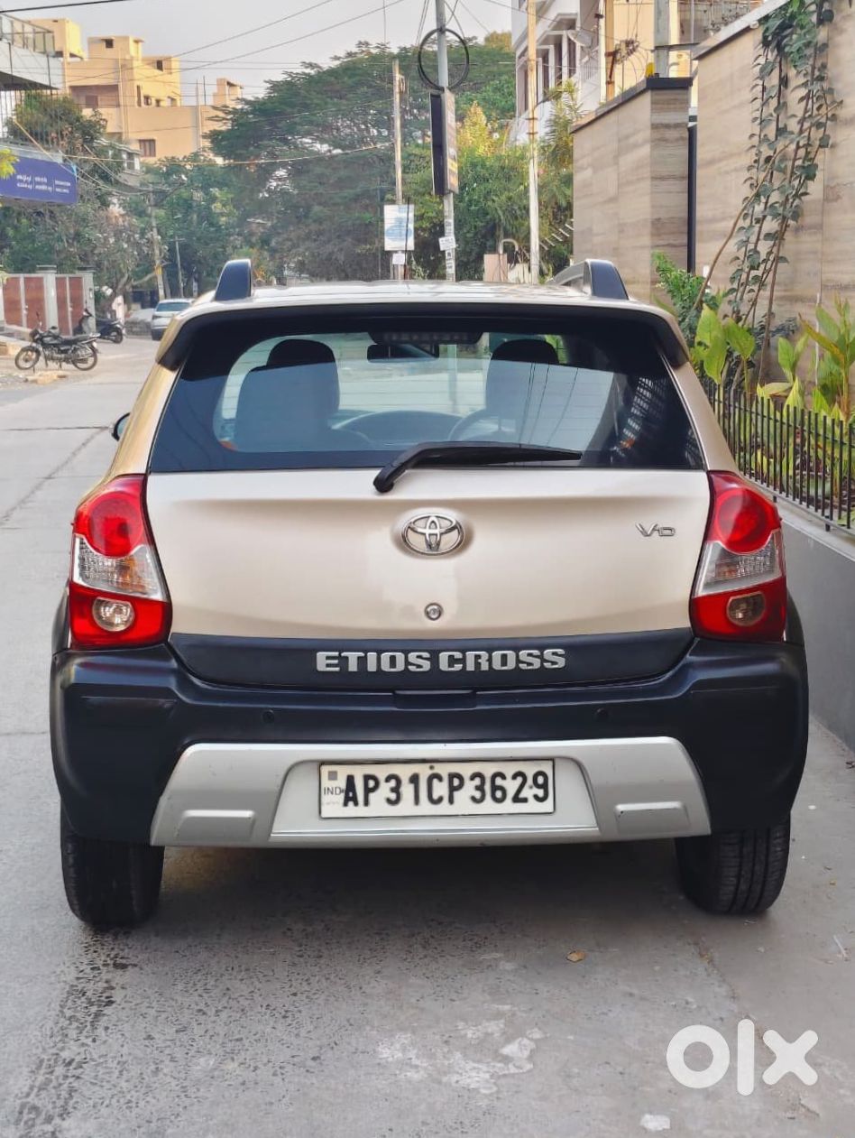 Toyota Etios Cross 2015