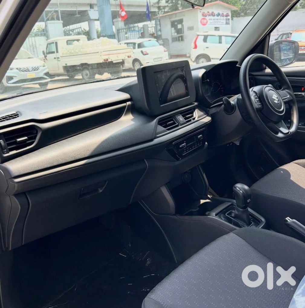 Urgent! 2025 Maruti Swift - Petrol Manual