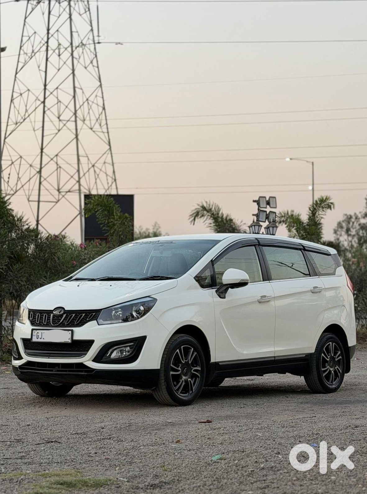 Mahindra Marazzo Family Car