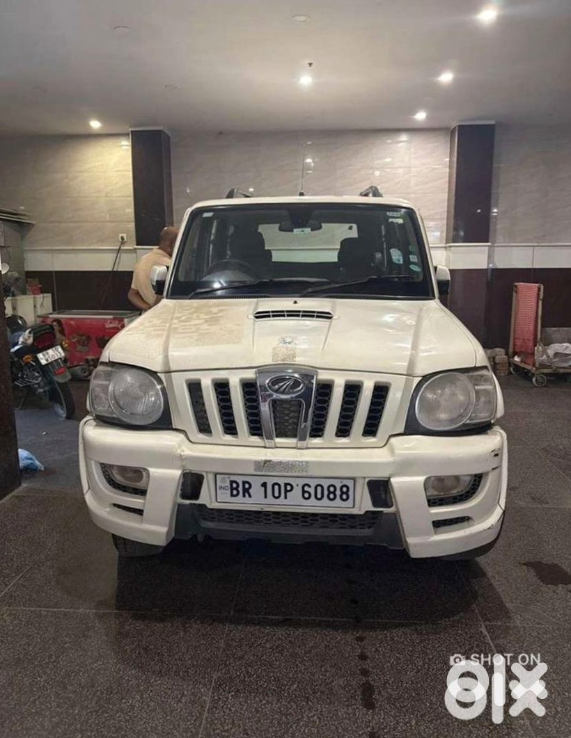 Mahindra Scorpio 2017 Petrol Manual