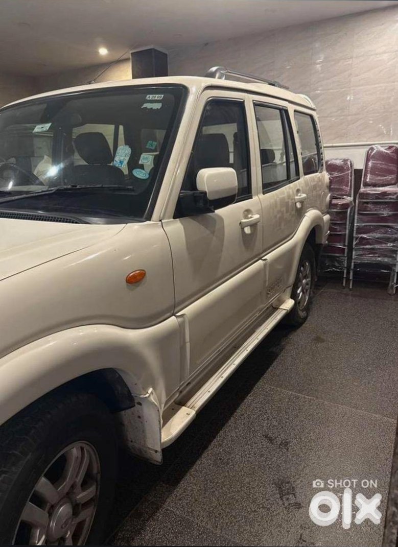 Mahindra Scorpio 2017 Petrol Manual