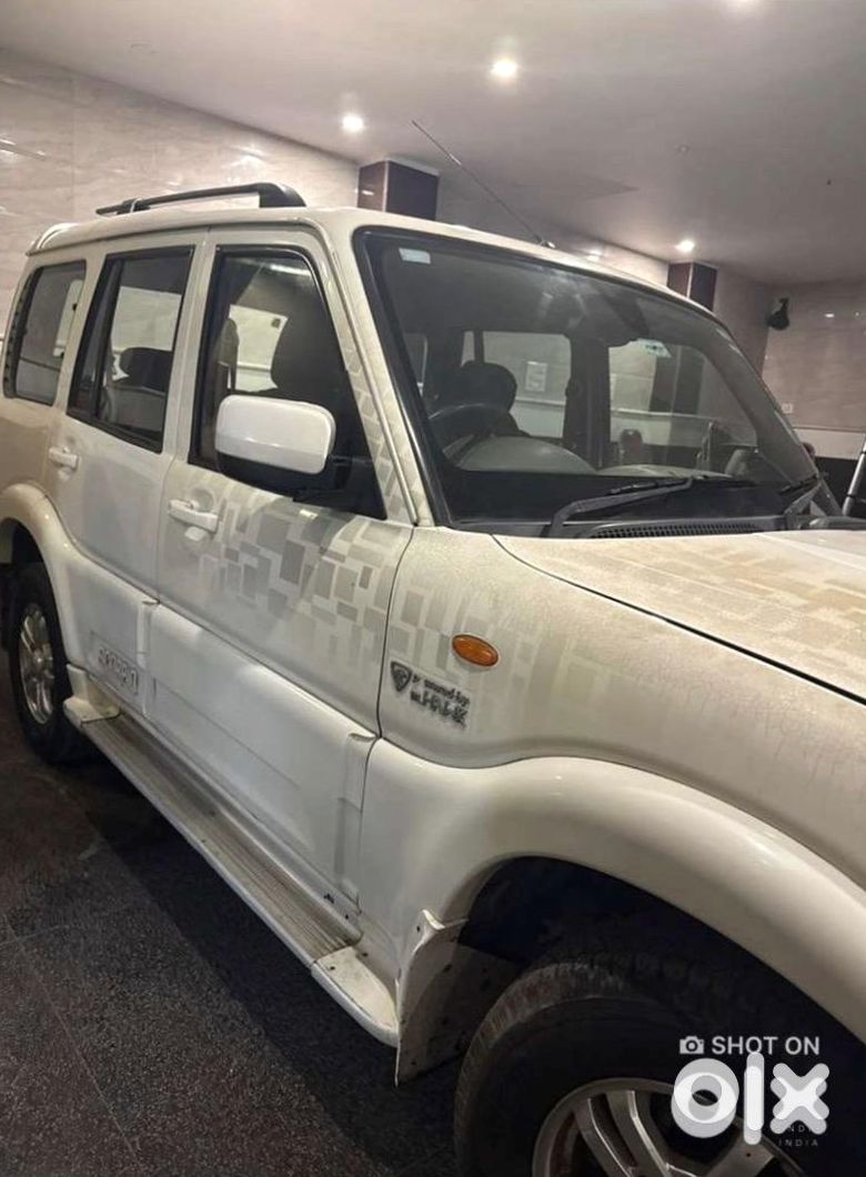 Mahindra Scorpio 2017 Petrol Manual