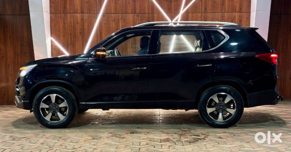 Mahindra Alturas G4 2019 Electric