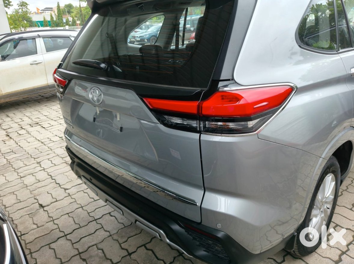 Toyota Innova Hycross Latest Model