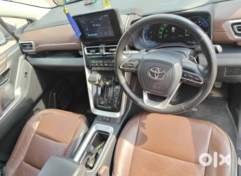 2024 Toyota Innova Hycross Petrol Automatic