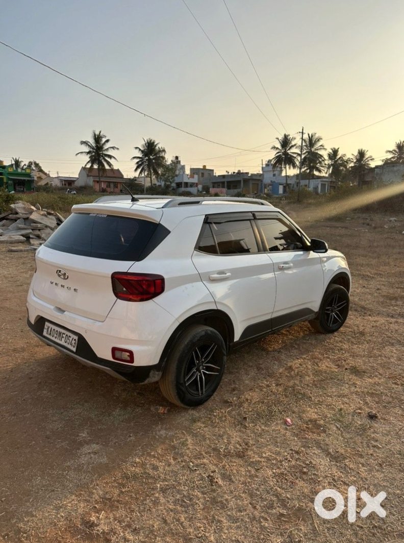 Hyundai Venue 2017 Cng