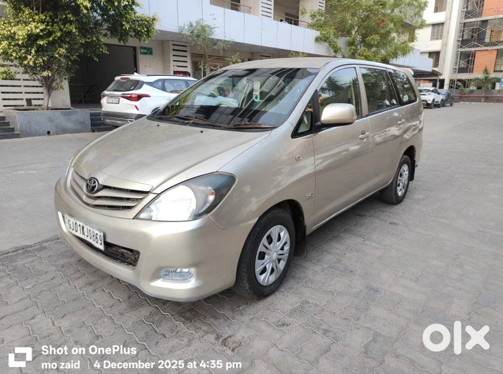 2012 Toyota Innova - Family Ka Purana Saathi