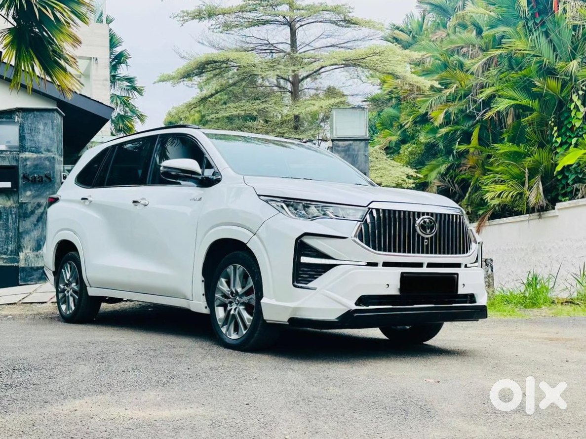 Toyota Innova Hycross - Premium Mpv