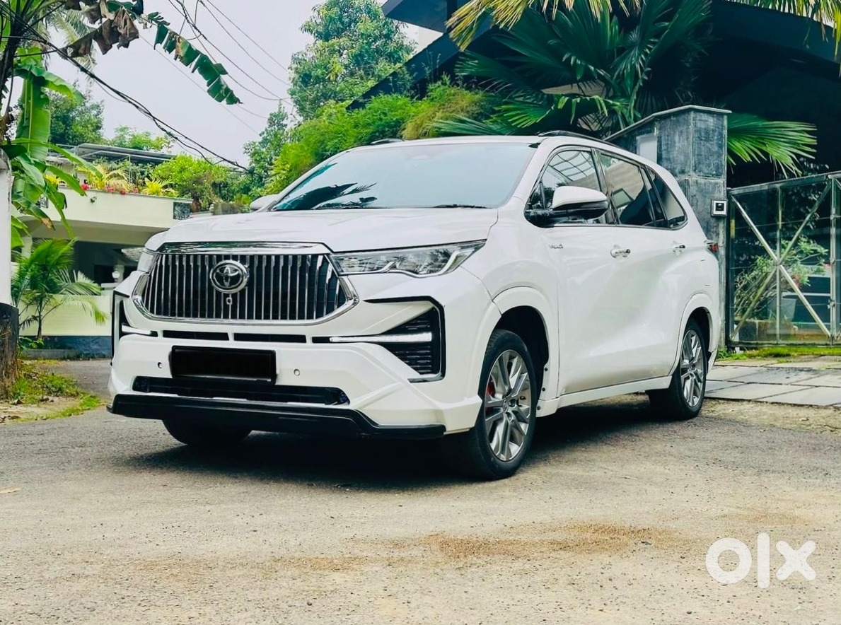 Toyota Innova Hycross - Premium Mpv