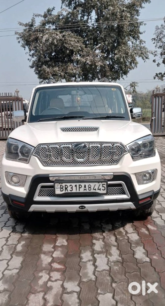 Mahindra Scorpio 2017 - Petrol Manual