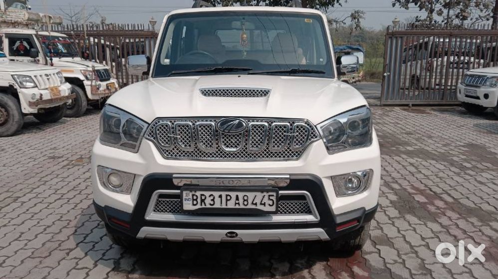 Mahindra Scorpio 2017 - Petrol Manual