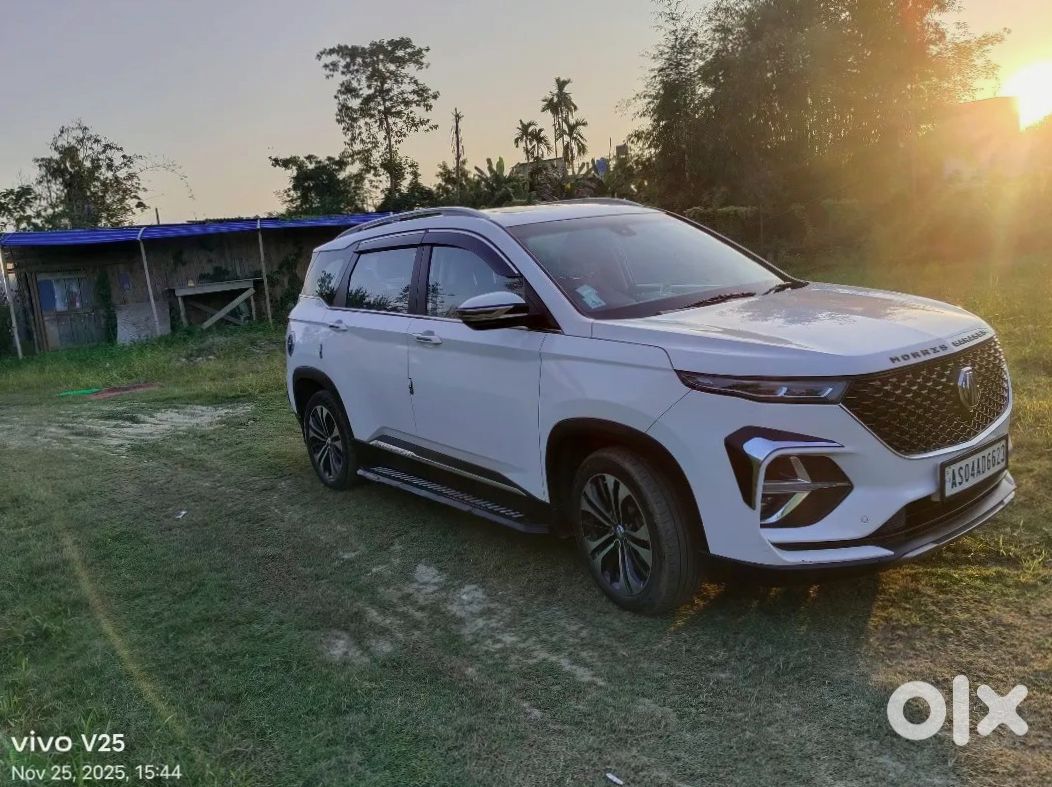 Mg Hector Plus 2025 - Nearly New