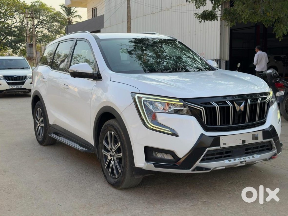 2024 Mahindra Xuv700 Petrol Automatic - Low Km