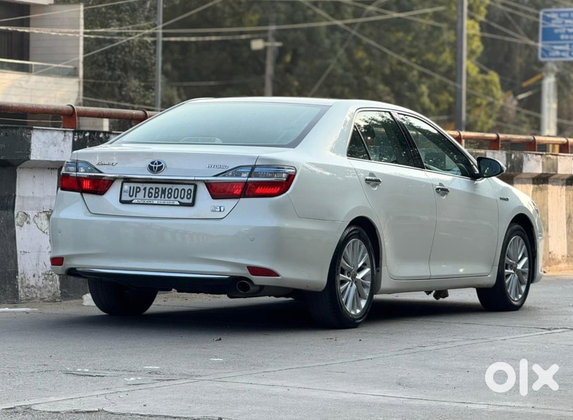 2010 Toyota Camry - Reliable Family Car