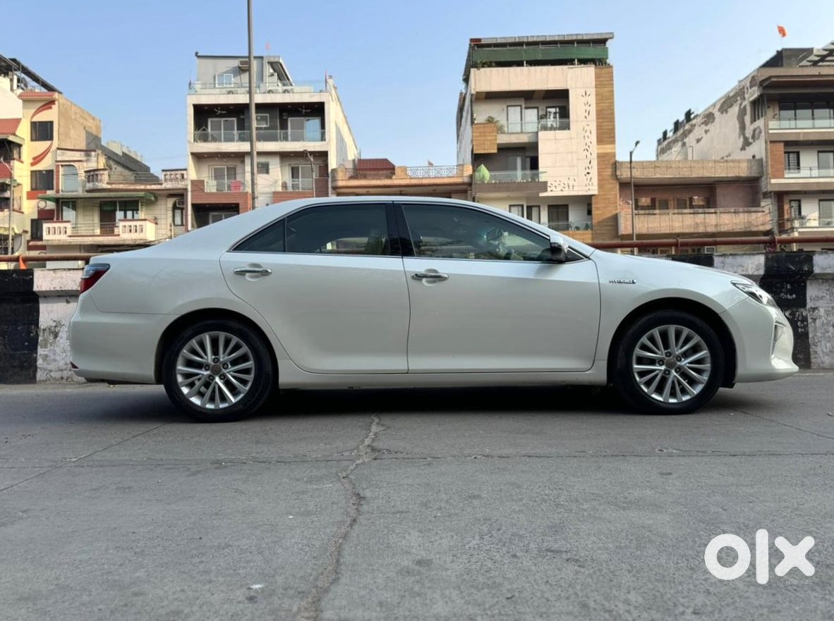 2010 Toyota Camry - Reliable Family Car