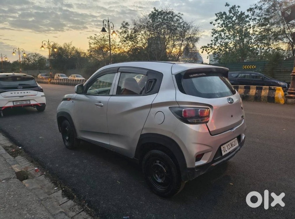 Mahindra Kuv 100