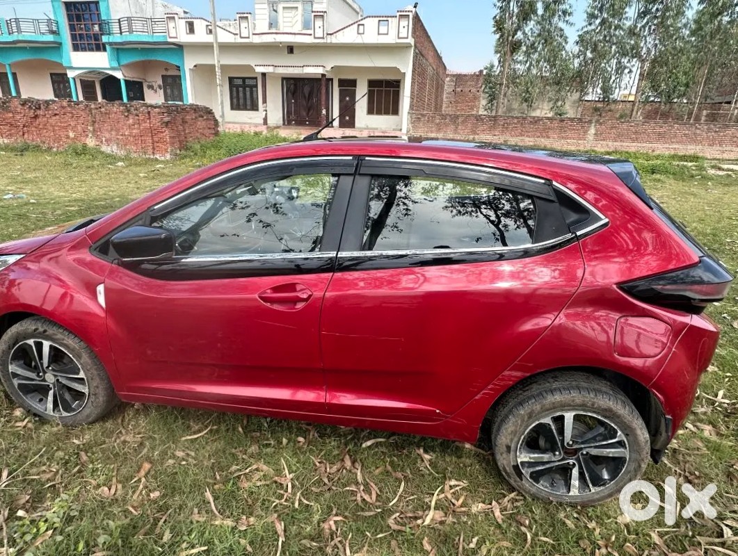 2024 Tata Altroz Petrol - Almost New