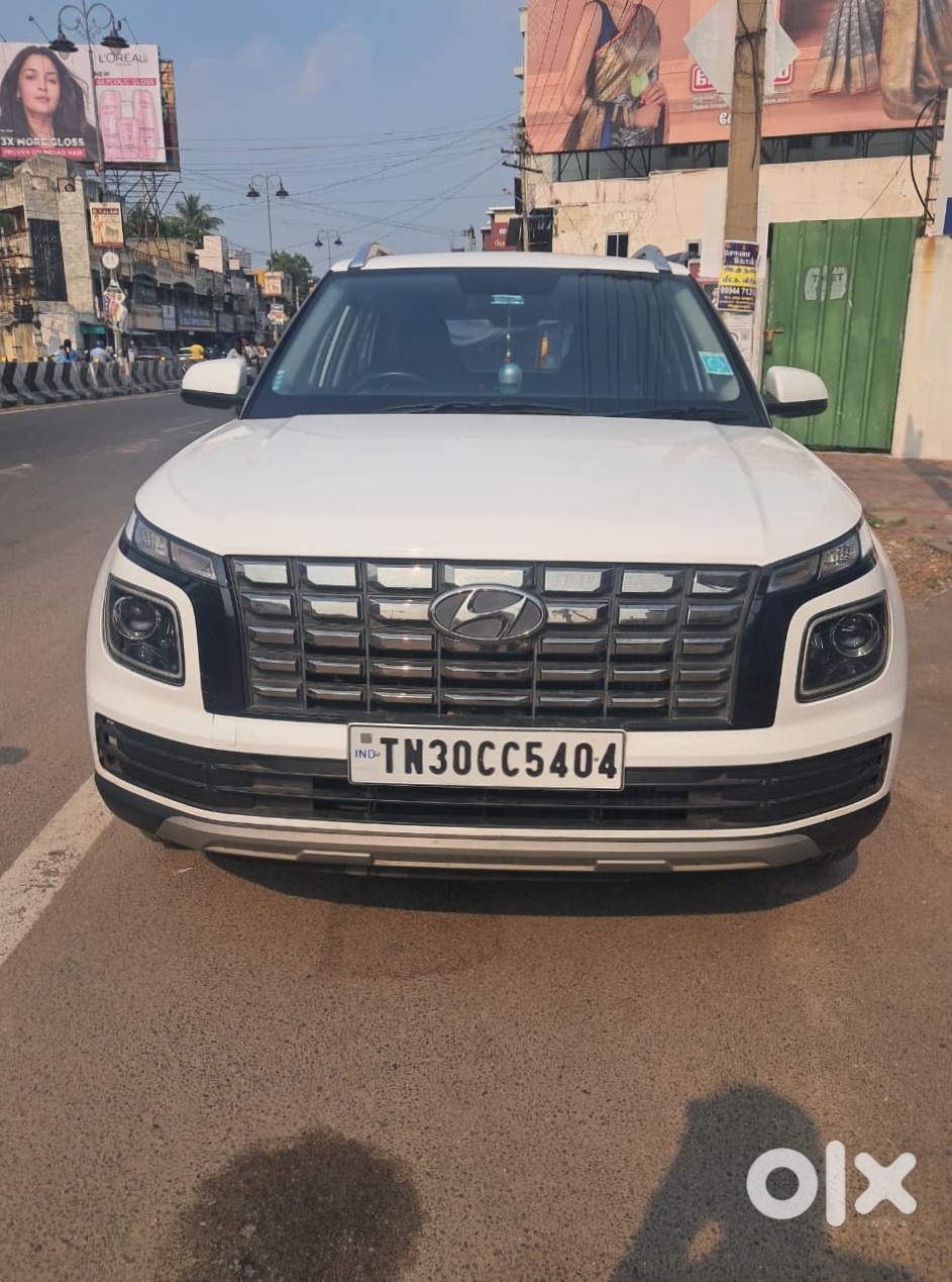 Hyundai Venue Petrol Automatic 2022