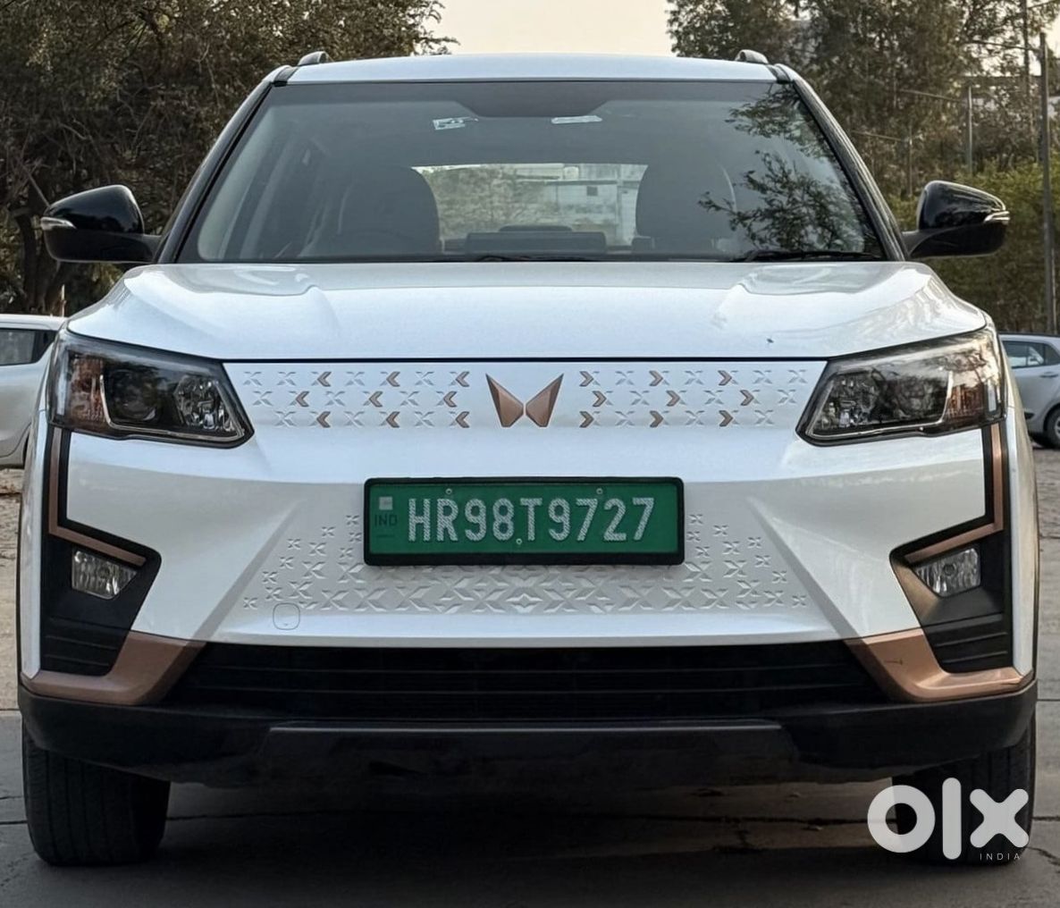 2025 Mahindra Xuv400 Ev - Electric