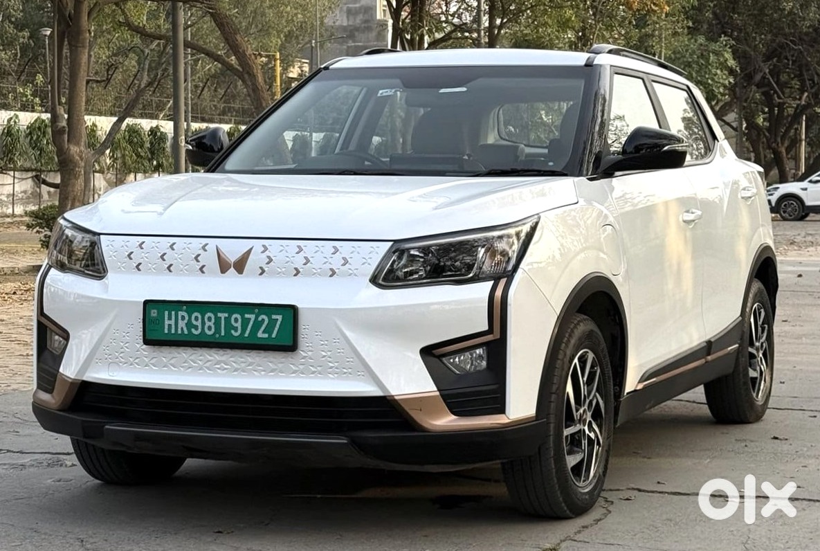 2025 Mahindra Xuv400 Ev - Electric
