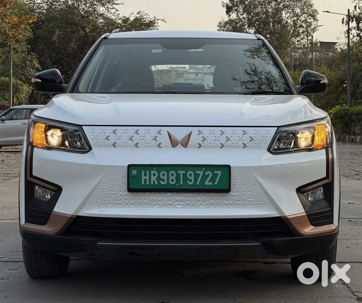 2025 Mahindra Xuv400 Ev - Electric