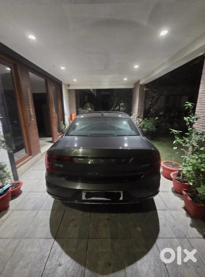 Volvo S90 Petrol Automatic Luxury Sedan