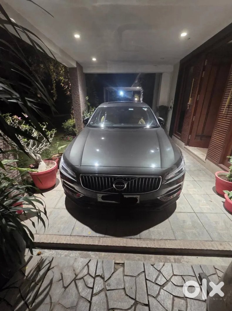 Volvo S90 Petrol Automatic Luxury Sedan