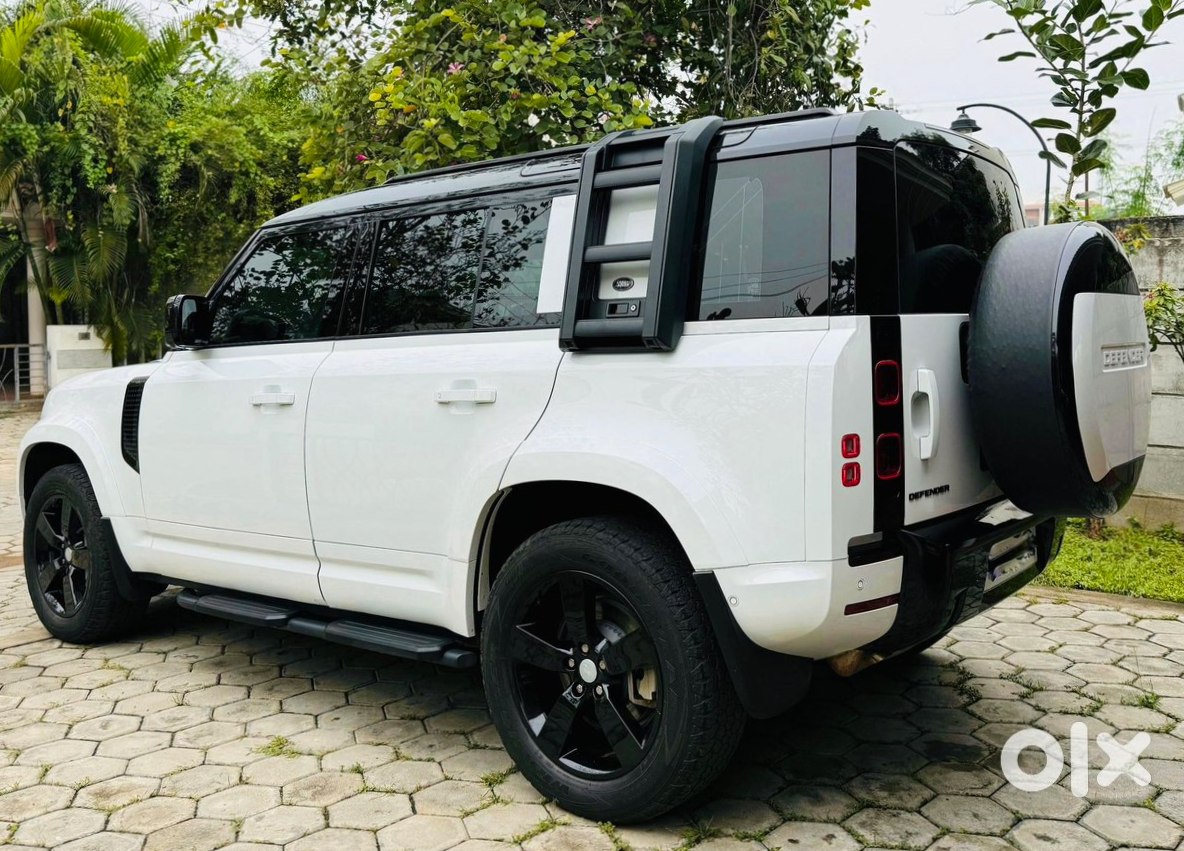 2024 Land Rover Defender - Luxury 4x4