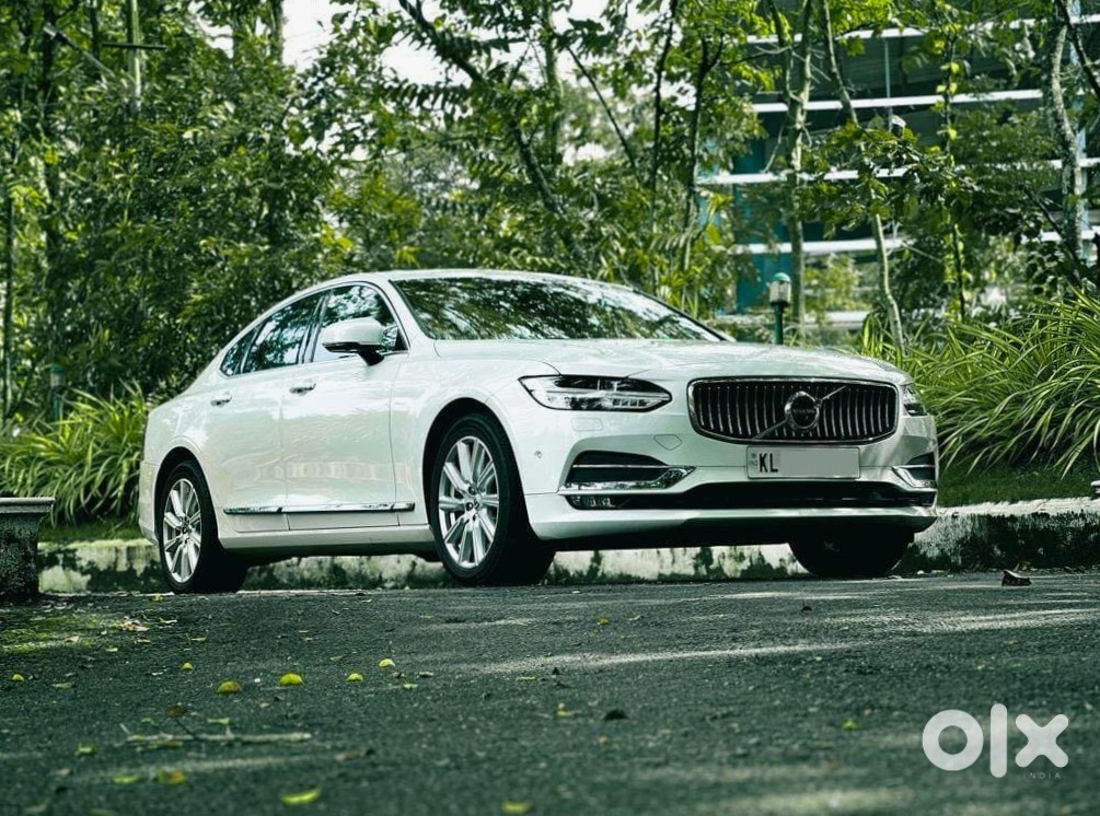 Volvo S90 Luxury Sedan - Beautiful Condition