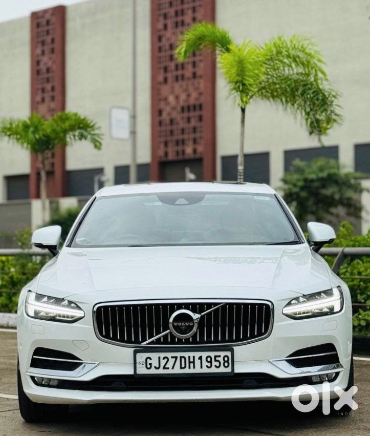 Volvo S90 Luxury Sedan - Beautiful Condition