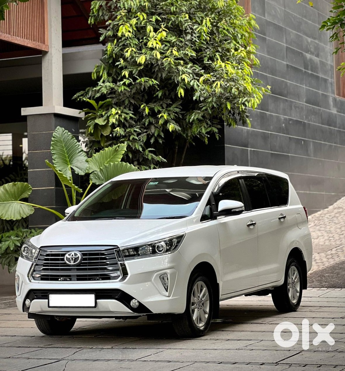 Toyota Innova Crysta 2016 - Family Favorite