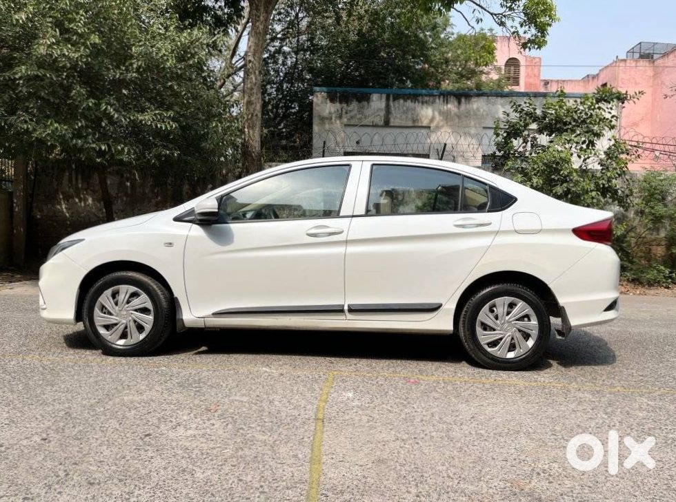 Honda City 2023 Manual - Pristine