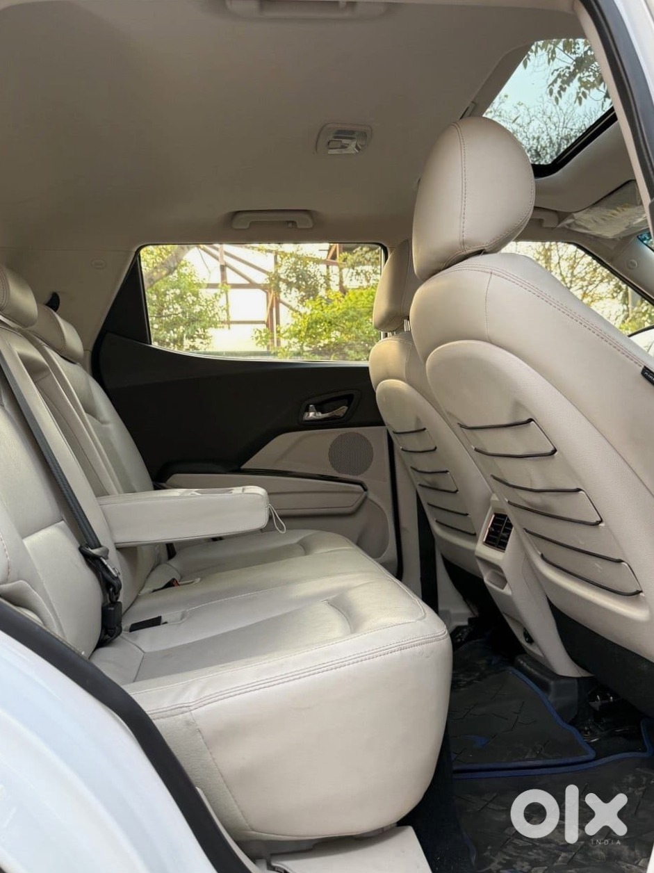 2023 Mahindra Xuv400 Cng Manual