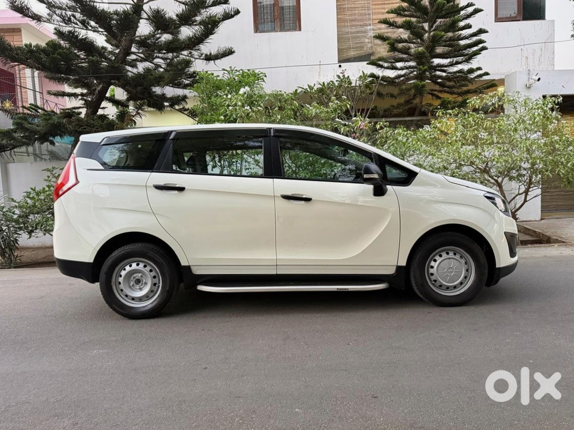 2016 Mahindra Marazzo - Family Car