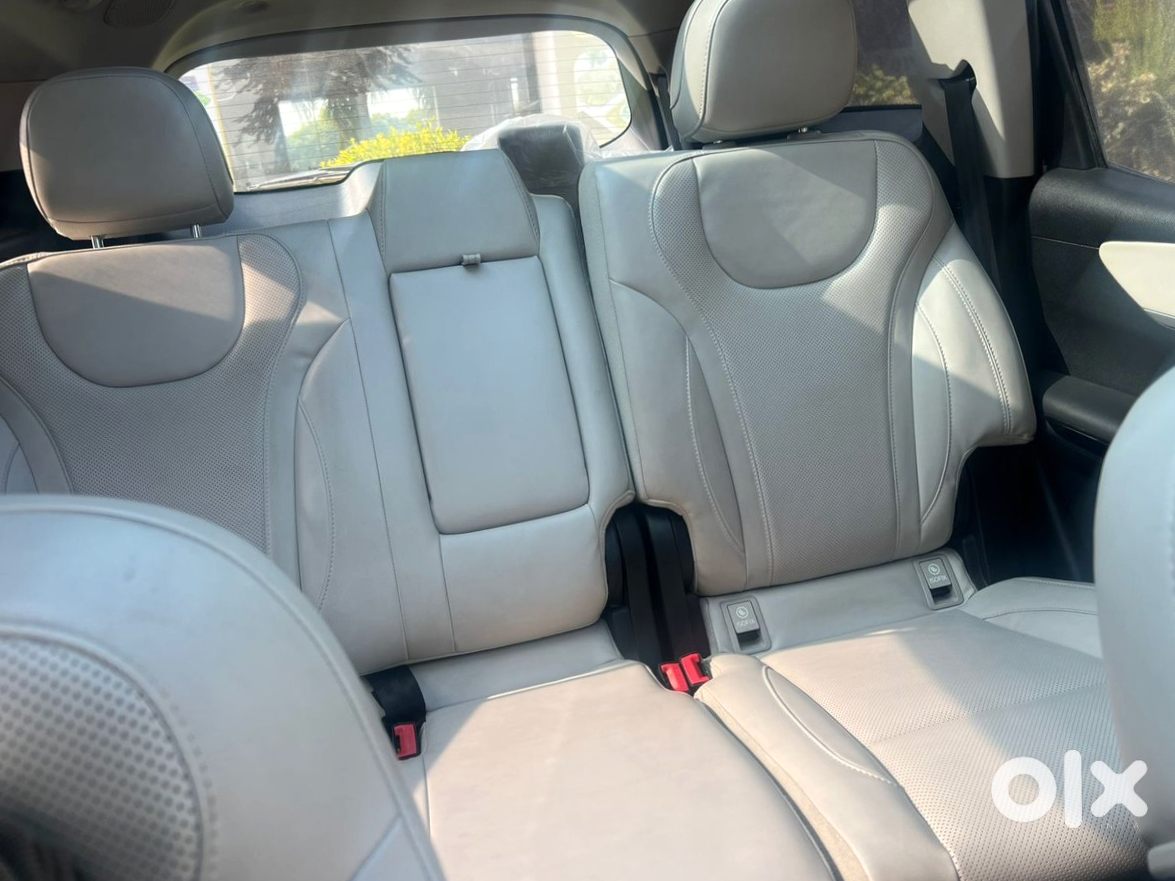 2022 Mahindra Xuv700 - Pristine Condition