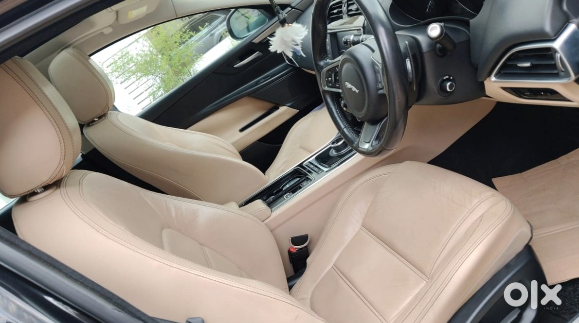 Jaguar Xe 2018 - Premium Sedan