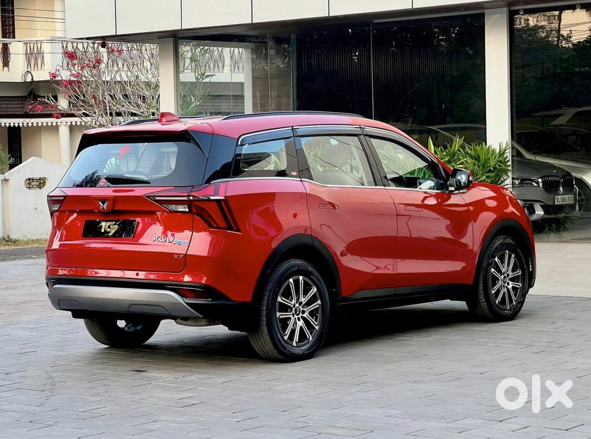 2024 Mahindra Xuv700 Petrol Manual - Like New