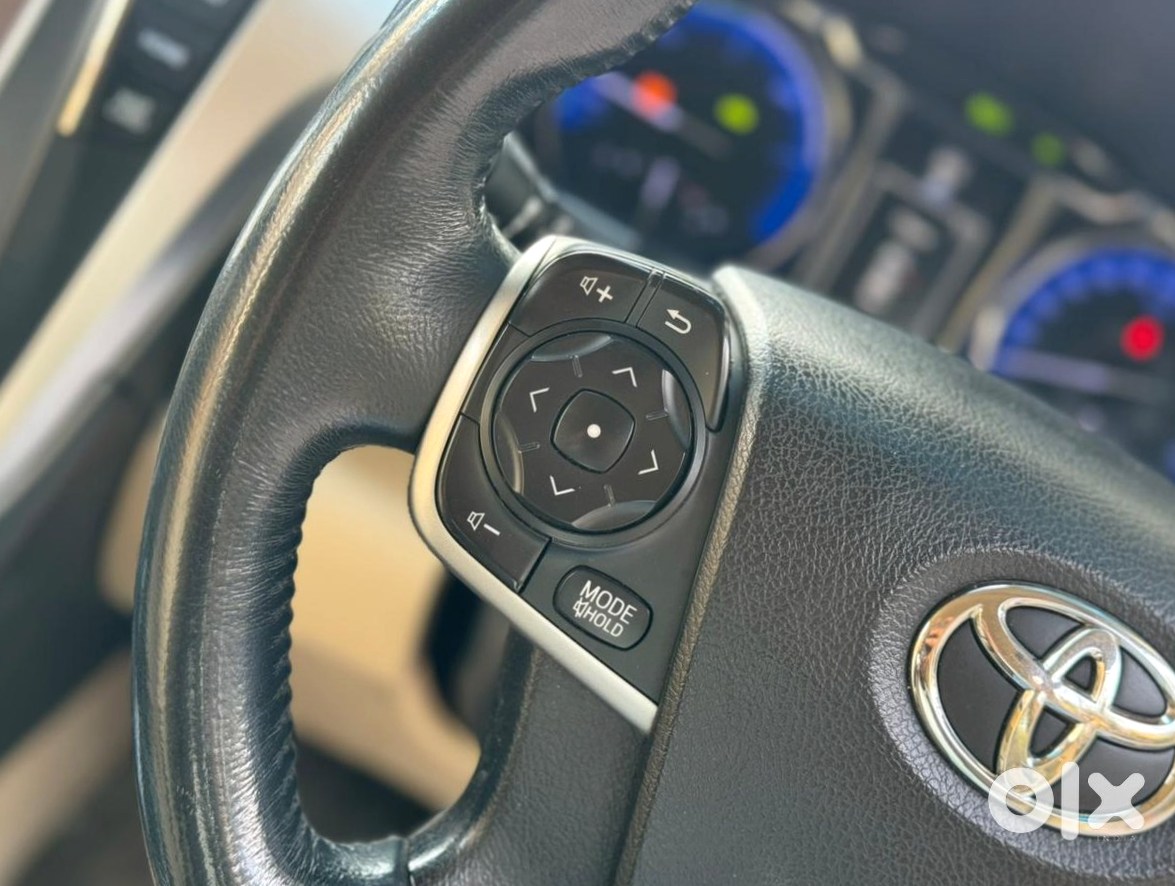 Toyota Camry 2016 - Premium Sedan