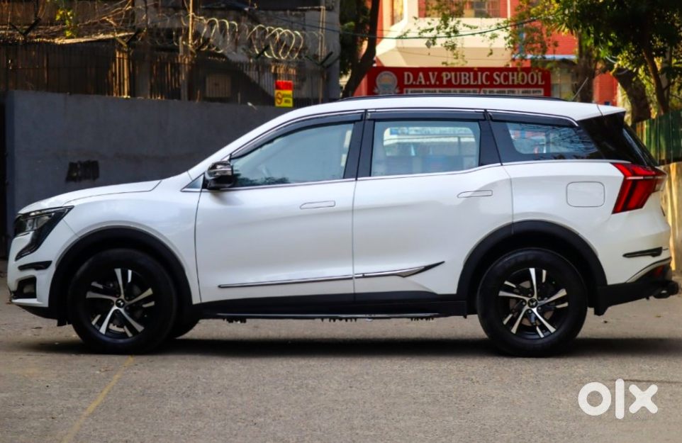 2025 Mahindra Xuv700 - Almost New