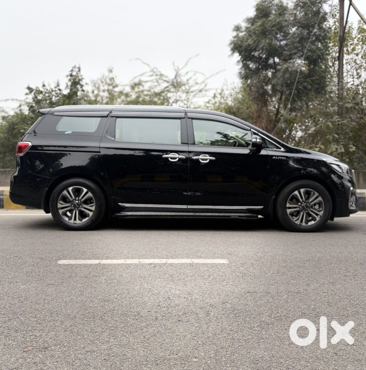 2023 Kia Carnival Cng Manual - Excellent Condition