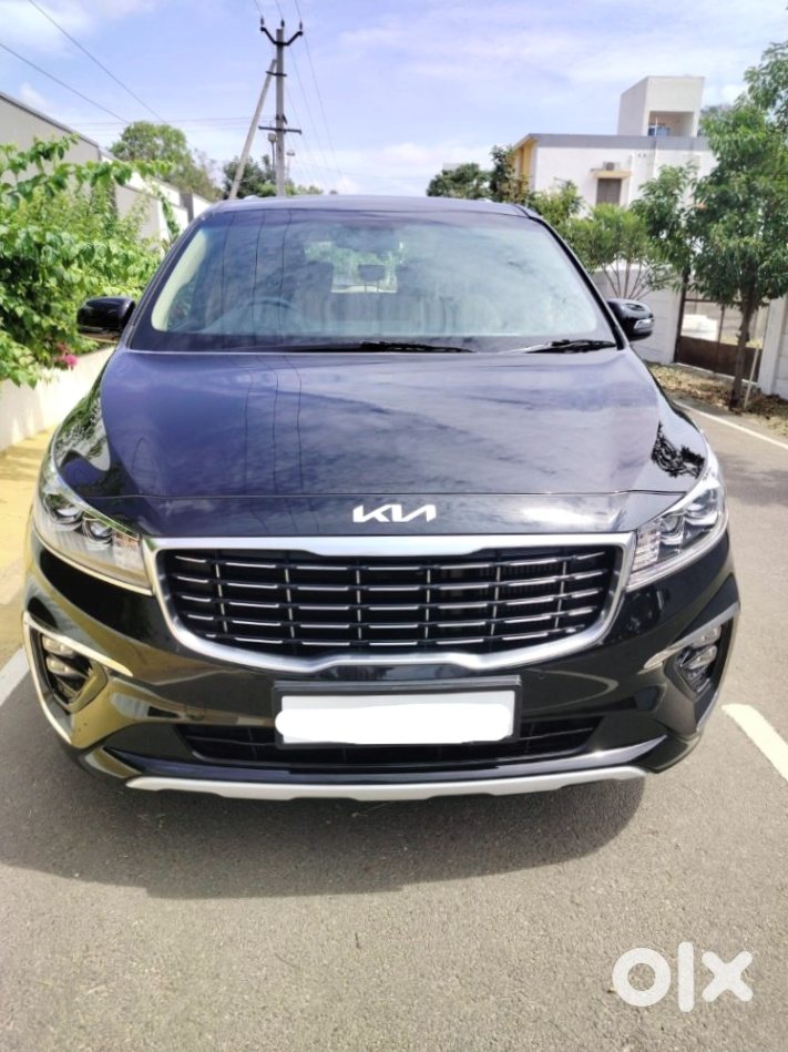2023 Kia Carnival - Almost Brand New