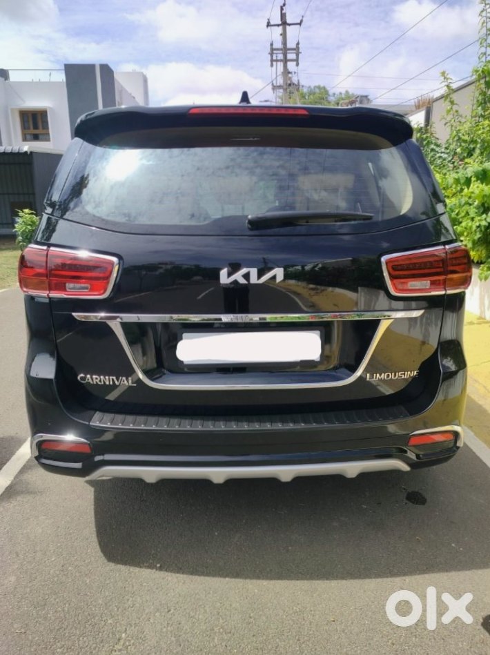 2023 Kia Carnival - Almost Brand New