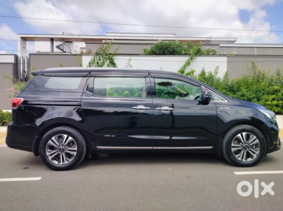 2023 Kia Carnival - Almost Brand New