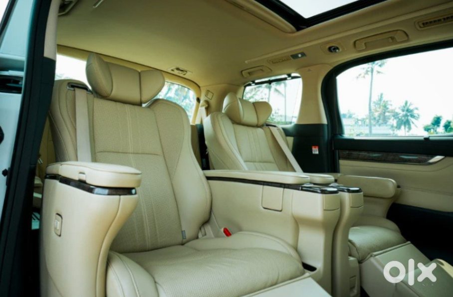 2020 Toyota Vellfire - Family Car