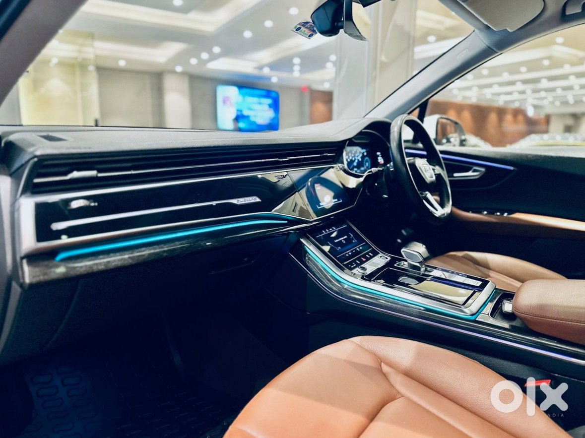 Audi Q7 Petrol Automatic - Premium