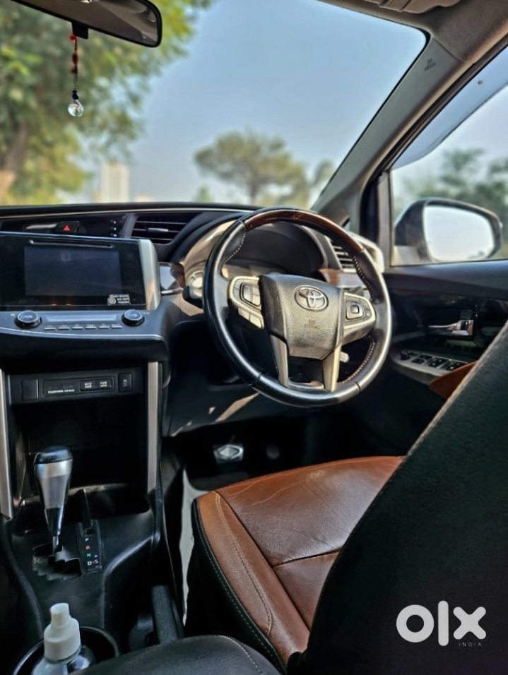 Toyota Innova Crysta - Family Car Bechna Hai
