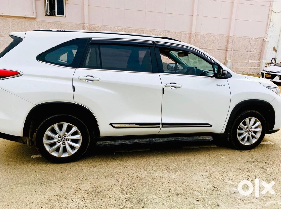 Toyota Innova Hycross 2023