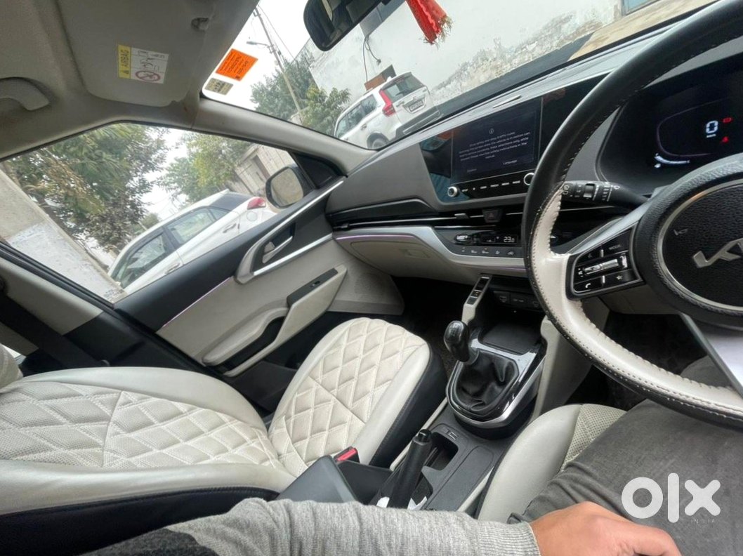 2022 Kia Carens Cng Manual - Family Car