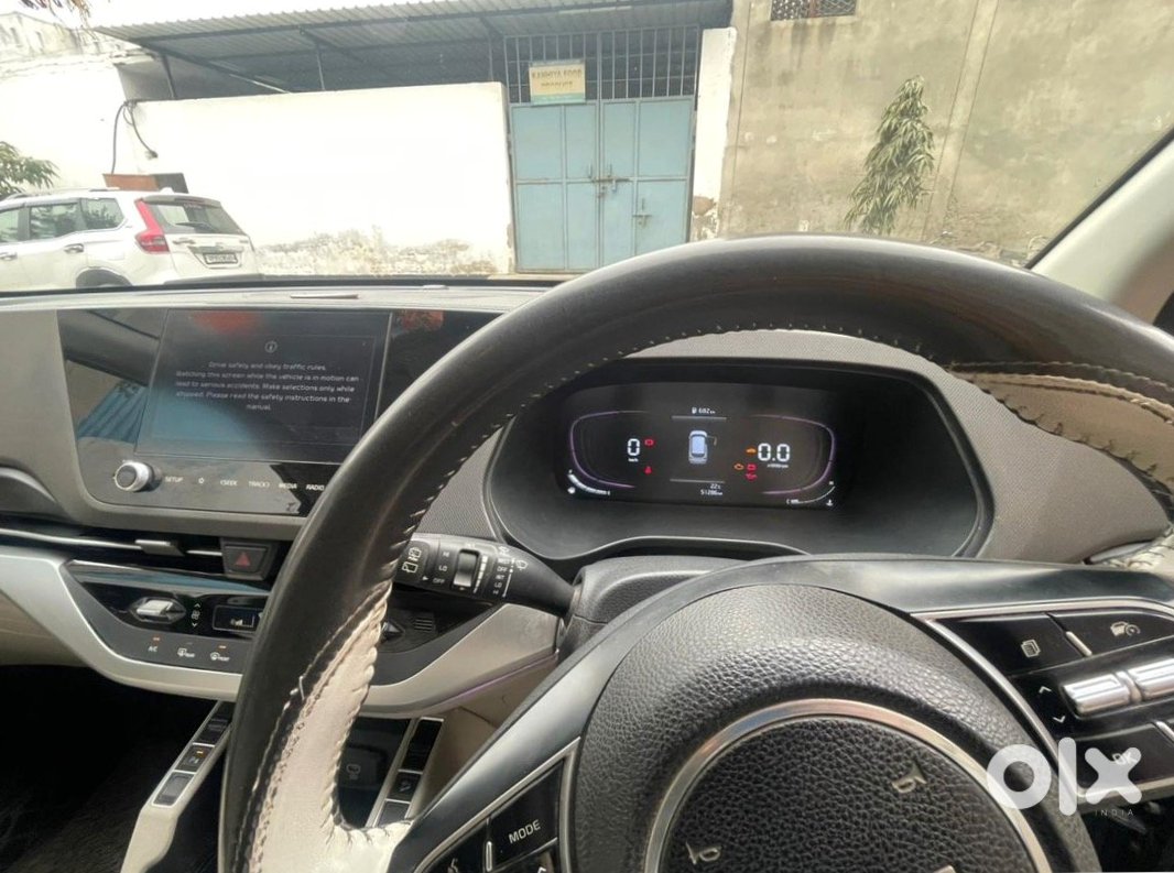 2022 Kia Carens Cng Manual - Family Car