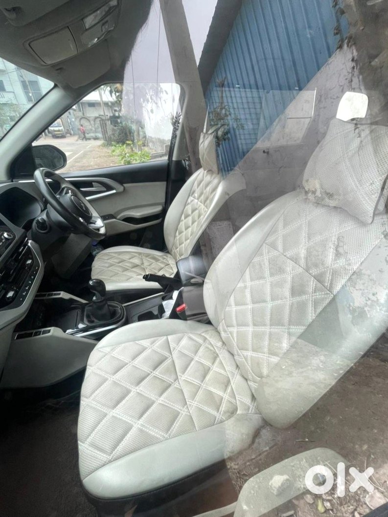 2022 Kia Carens Cng Manual - Family Car